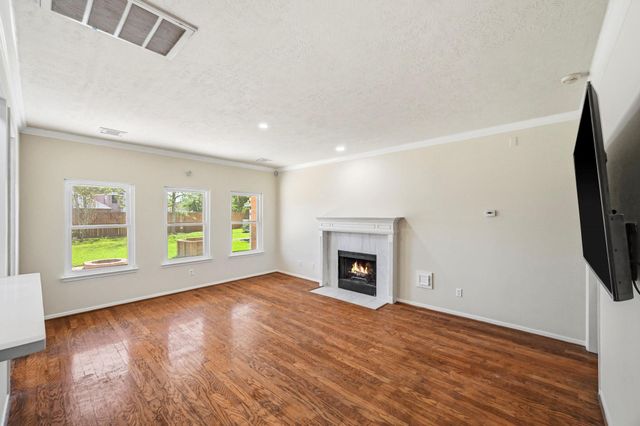 215 Crabapple Drive, Baytown, TX 77520