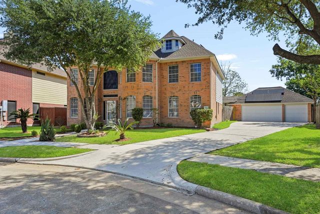 215 Crabapple Drive, Baytown, TX 77520