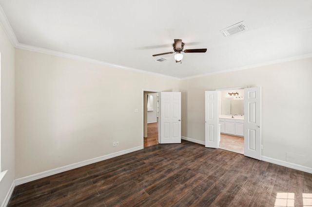 215 Crabapple Drive, Baytown, TX 77520