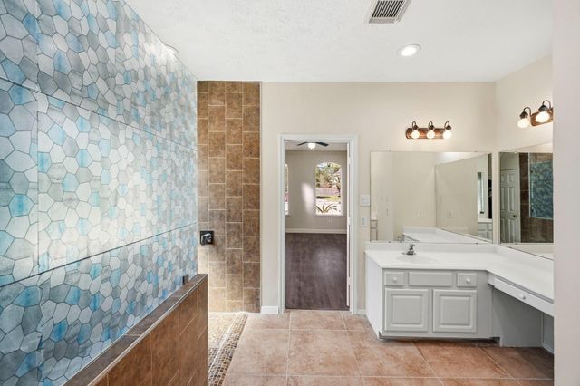 215 Crabapple Drive, Baytown, TX 77520