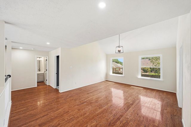 215 Crabapple Drive, Baytown, TX 77520