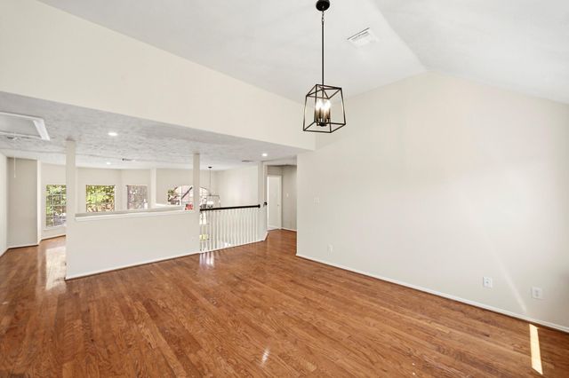 215 Crabapple Drive, Baytown, TX 77520