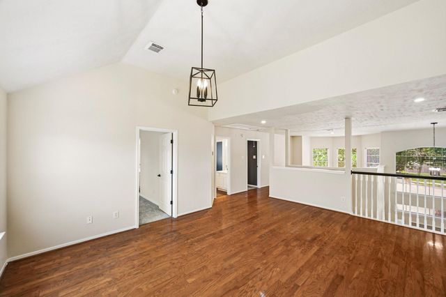 215 Crabapple Drive, Baytown, TX 77520