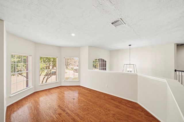 215 Crabapple Drive, Baytown, TX 77520