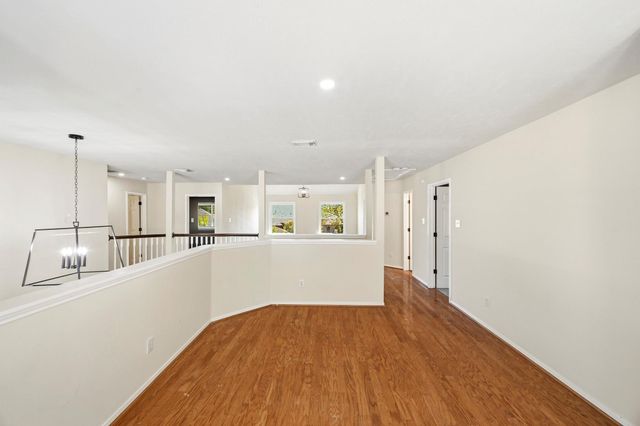 215 Crabapple Drive, Baytown, TX 77520