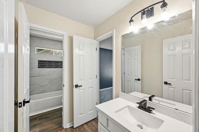 215 Crabapple Drive, Baytown, TX 77520