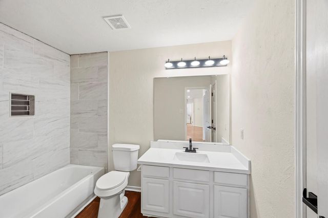 215 Crabapple Drive, Baytown, TX 77520