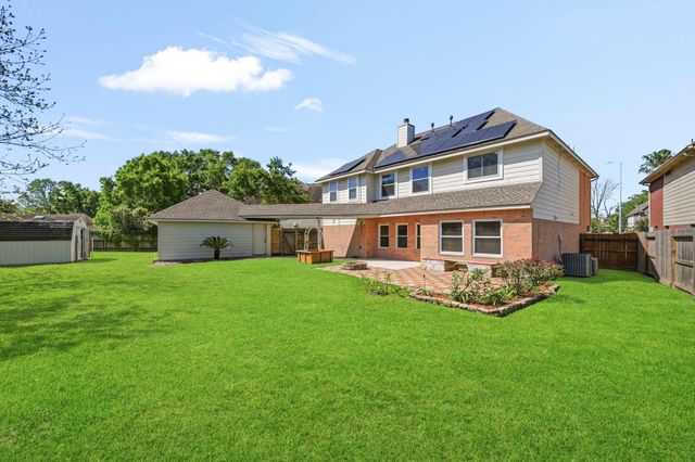 215 Crabapple Drive, Baytown, TX 77520