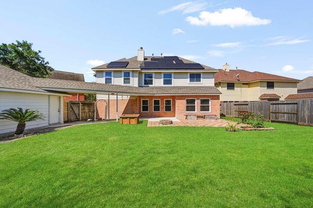 215 Crabapple Drive, Baytown, TX 77520