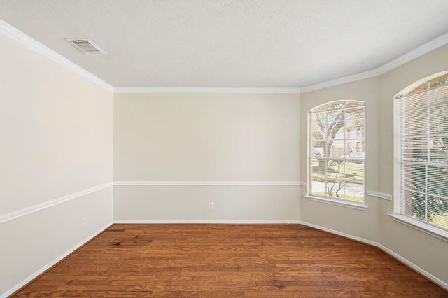 215 Crabapple Drive, Baytown, TX 77520