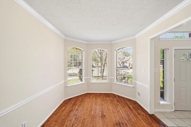 215 Crabapple Drive, Baytown, TX 77520