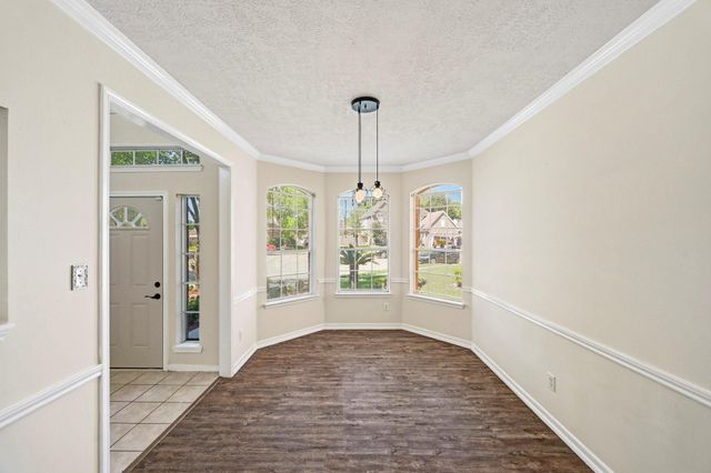 215 Crabapple Drive, Baytown, TX 77520