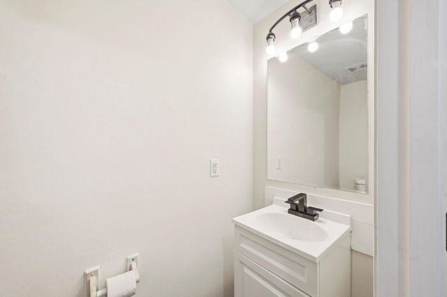 215 Crabapple Drive, Baytown, TX 77520