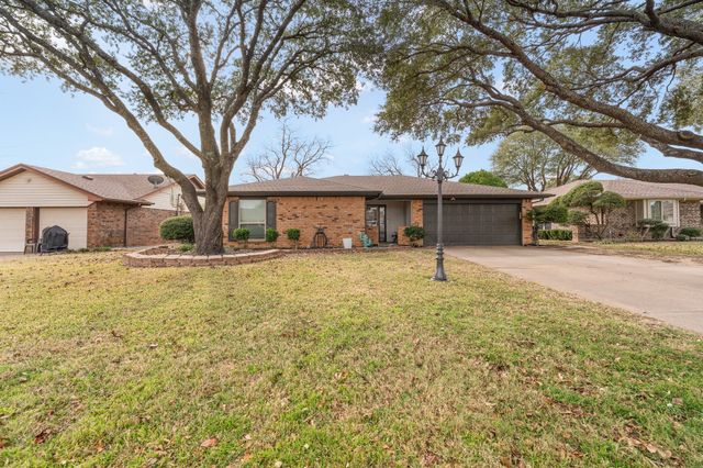 1109 Lena Street, Cleburne, TX 76033