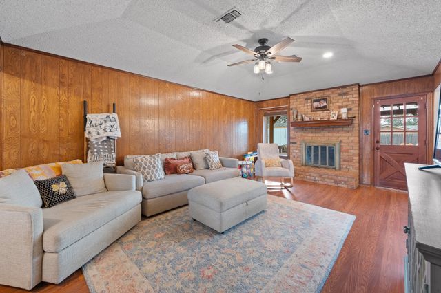 1109 Lena Street, Cleburne, TX 76033