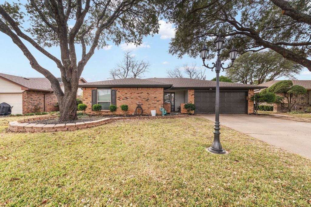 1109 Lena Street, Cleburne, TX 76033