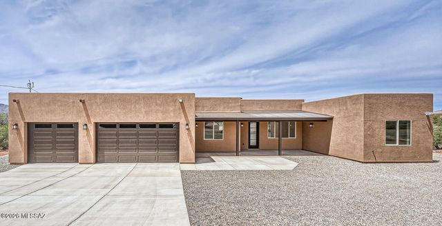 32 Calle Dinamarca, Rio Rico, AZ 85648