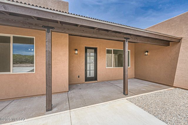 32 Calle Dinamarca, Rio Rico, AZ 85648
