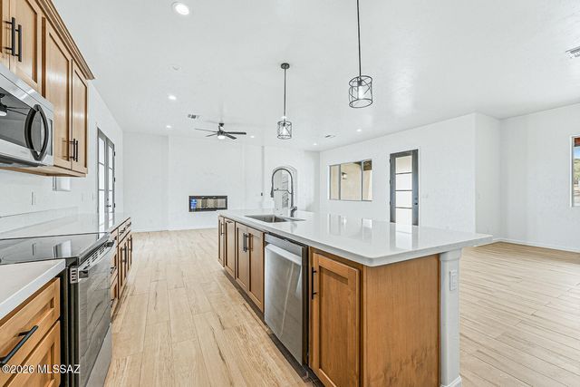 32 Calle Dinamarca, Rio Rico, AZ 85648