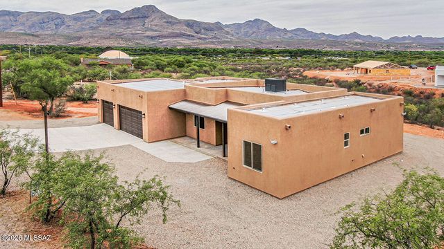 32 Calle Dinamarca, Rio Rico, AZ 85648