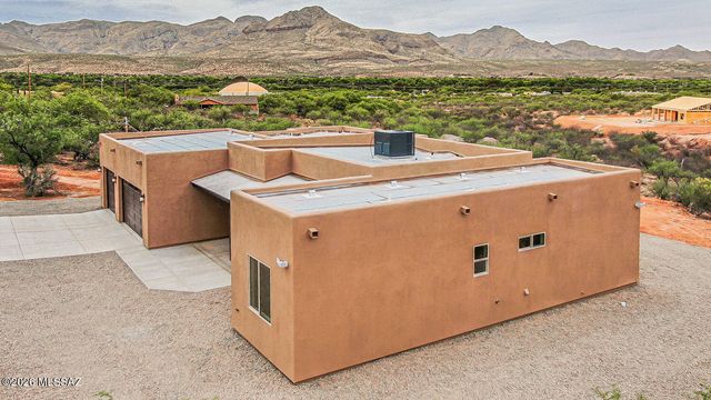 32 Calle Dinamarca, Rio Rico, AZ 85648