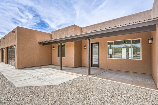 32 Calle Dinamarca, Rio Rico, AZ 85648
