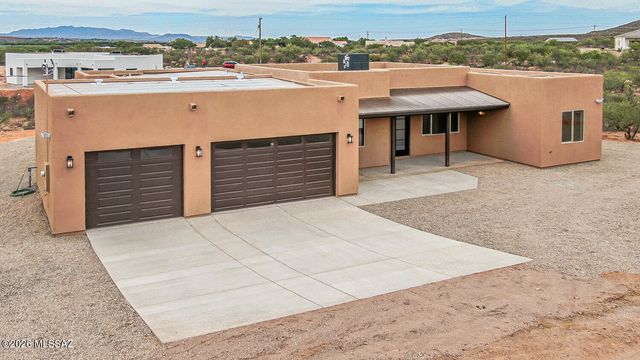 32 Calle Dinamarca, Rio Rico, AZ 85648