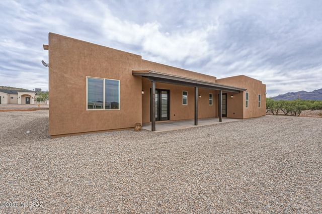 32 Calle Dinamarca, Rio Rico, AZ 85648