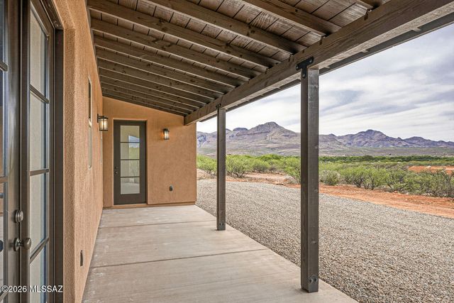 32 Calle Dinamarca, Rio Rico, AZ 85648