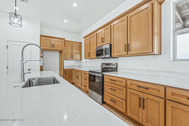 32 Calle Dinamarca, Rio Rico, AZ 85648