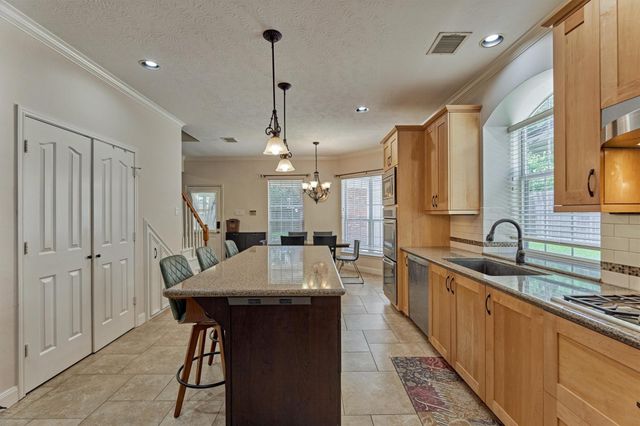 59 Pleasant Bend Drive, The Woodlands, TX 77382