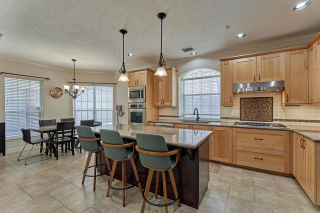 59 Pleasant Bend Drive, The Woodlands, TX 77382