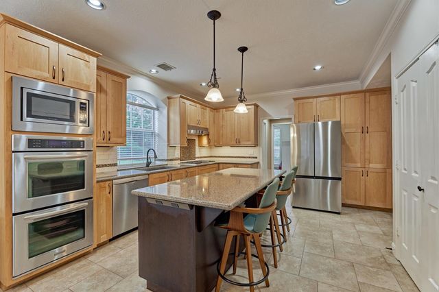59 Pleasant Bend Drive, The Woodlands, TX 77382