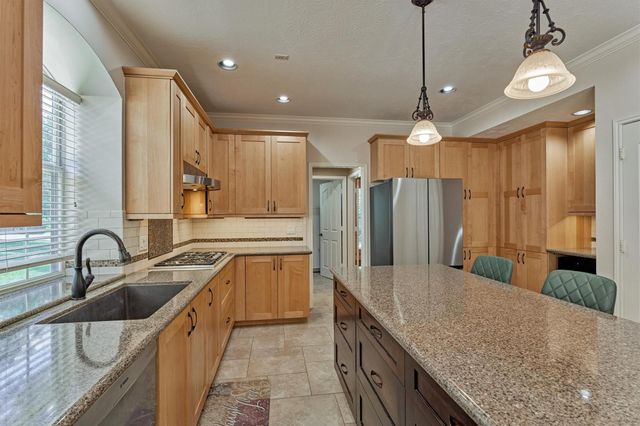 59 Pleasant Bend Drive, The Woodlands, TX 77382