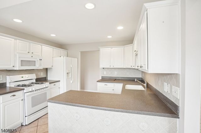 22 Paterson Pl, Newton Town, NJ 07860