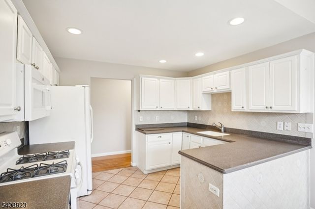 22 Paterson Pl, Newton Town, NJ 07860