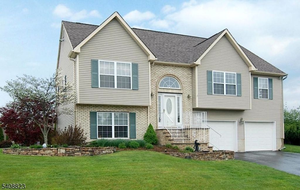 22 Paterson Pl, Newton Town, NJ 07860