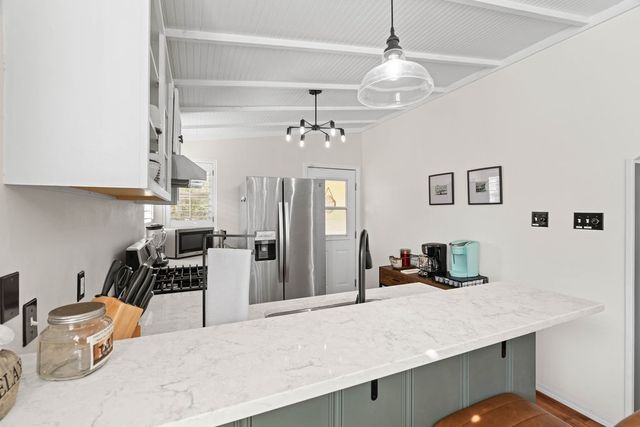 1027 N Austin St, Rockport, TX 78382