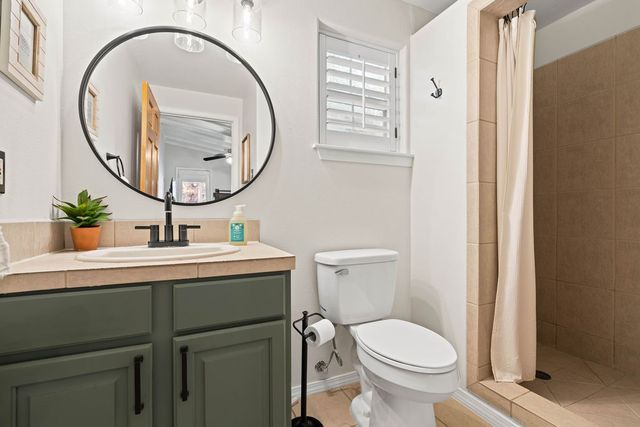 1027 N Austin St, Rockport, TX 78382