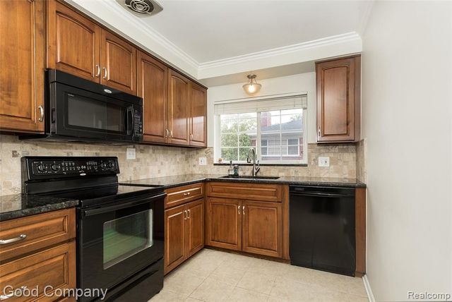 413 N Eton Street 204, Birmingham, MI 48009