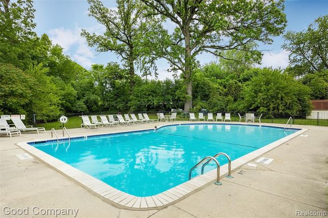 413 N Eton Street 204, Birmingham, MI 48009