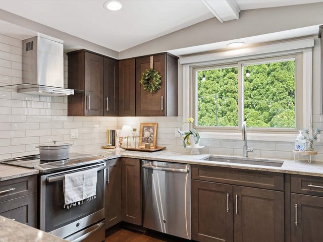 14871 Crofton Drive, Shelby Twp, MI 48315