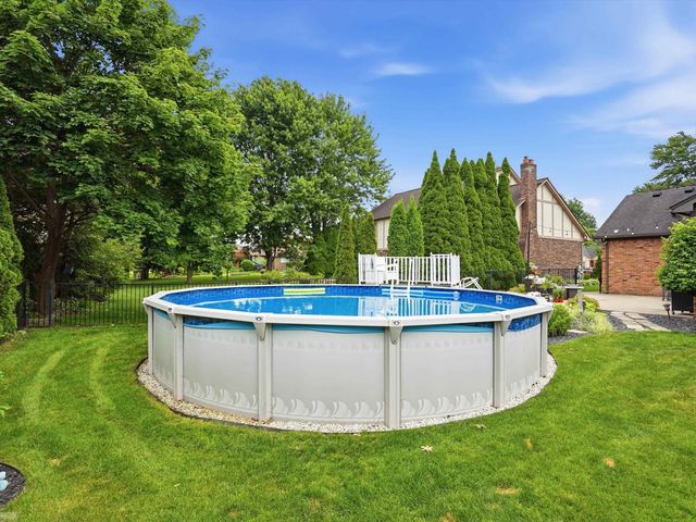 14871 Crofton Drive, Shelby Twp, MI 48315