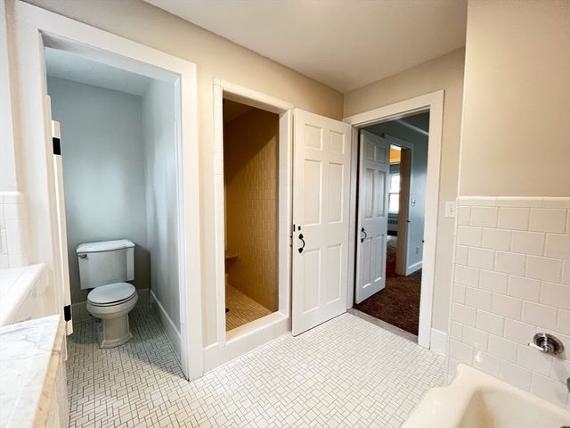 200 Highcrest Rd, Fall River, MA 02720