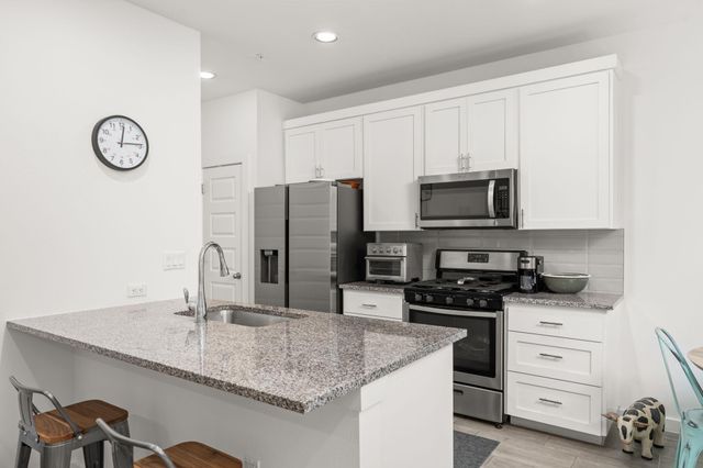 6409 Berkman DR 9, Austin, TX 78723