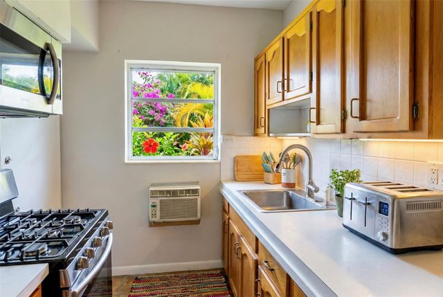 9271 W Bay Harbor Drive 11, Bay Harbor Islands, FL 33154