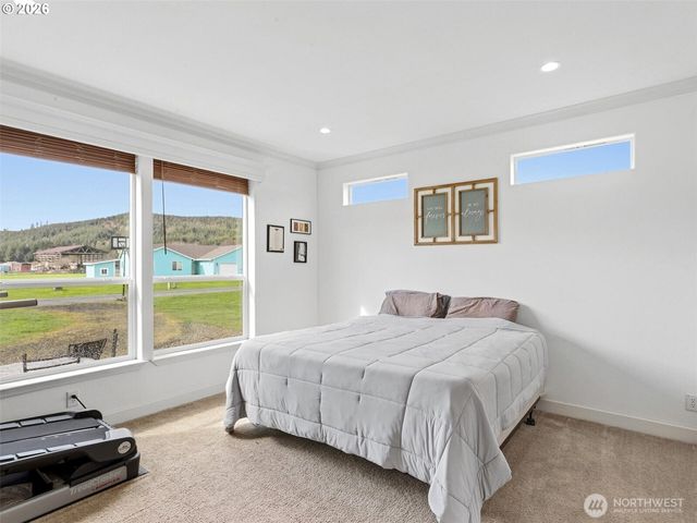 4 Nature Loop, Cathlamet, WA 98612