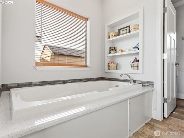 4 Nature Loop, Cathlamet, WA 98612