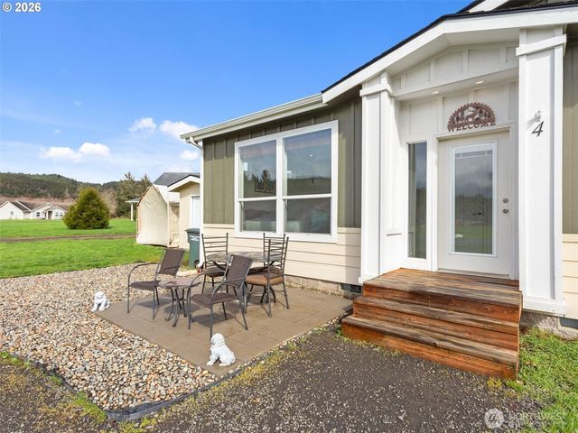 4 Nature Loop, Cathlamet, WA 98612