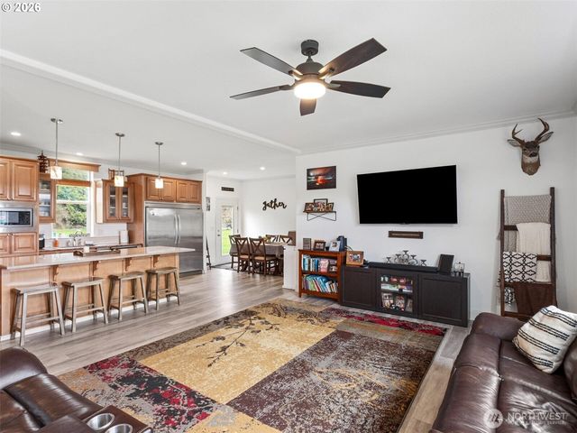 4 Nature Loop, Cathlamet, WA 98612